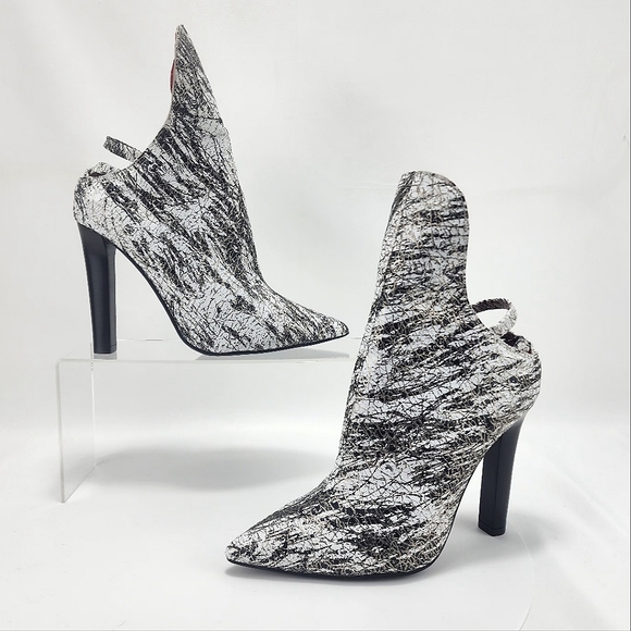 VINTAGE JEFFREY CAMPBELL- Heeled ankle boots, approx. 4.25", White/black, Size 8 - Picture 1 of 13
